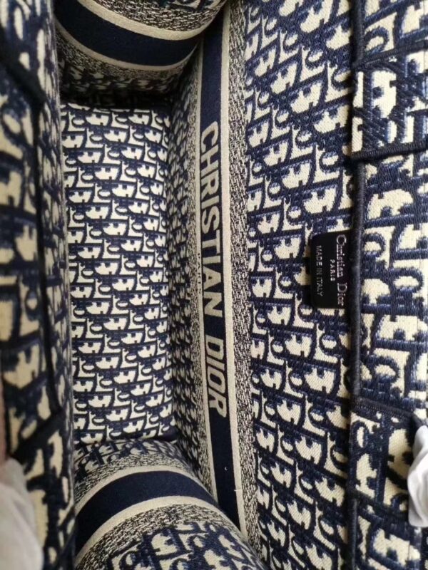Dior Book Tote in Blue Dior Oblique Embroidery - Image 7