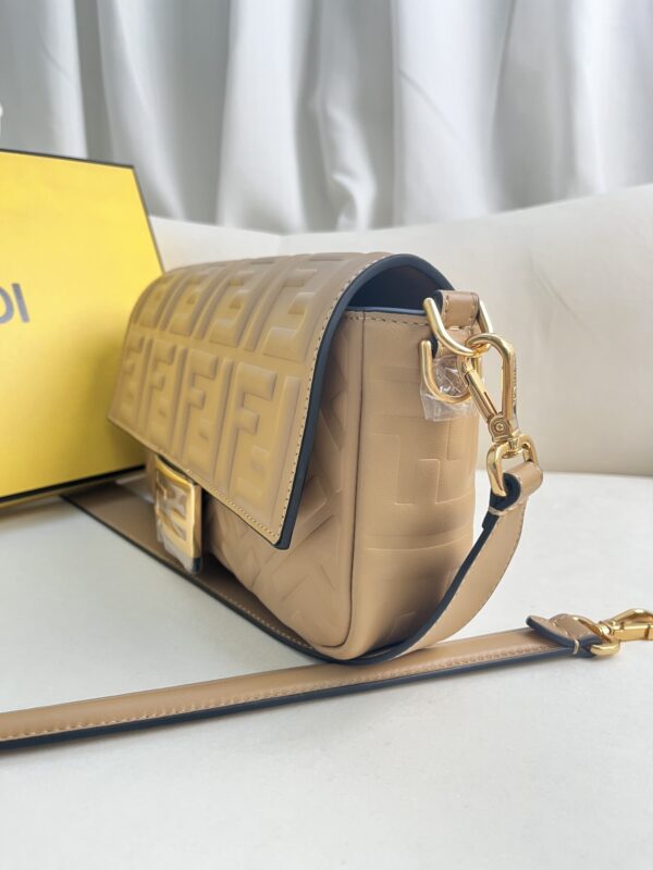 Fendi Baguette - Image 7