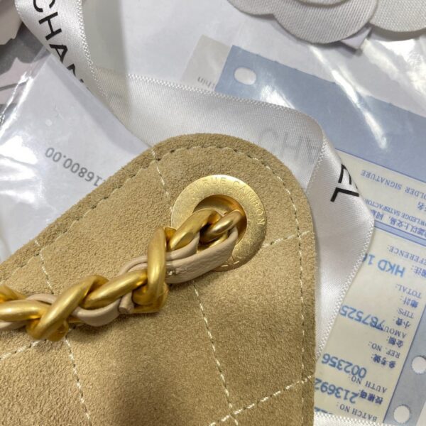 Chanel 22 Handbag in Caramel Shearling - Image 4
