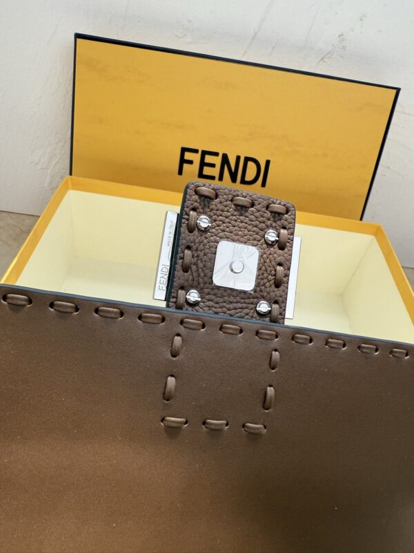 Fendi Baguette Medium in Brown Cuoio Romano Leather - Image 5