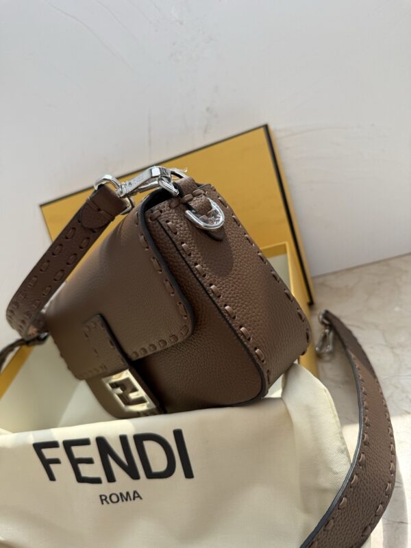 Fendi Baguette Medium in Brown Cuoio Romano Leather - Image 7