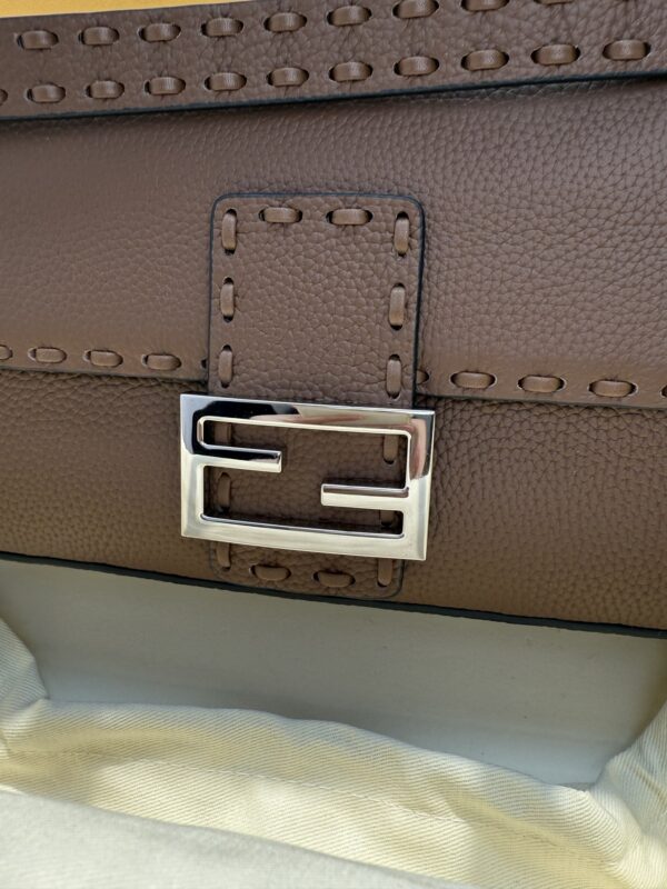 Fendi Baguette Medium in Brown Cuoio Romano Leather - Image 6