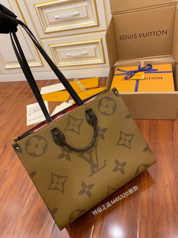 Louis Vuitton OnTheGo GM Monogram Giant Canvas - Image 8