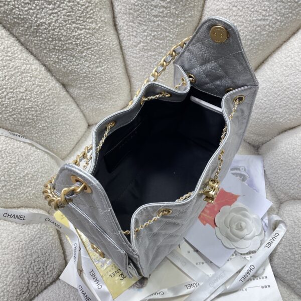 Chanel 22 Handbag in Metallic Quilted Calfskin - Image 4
