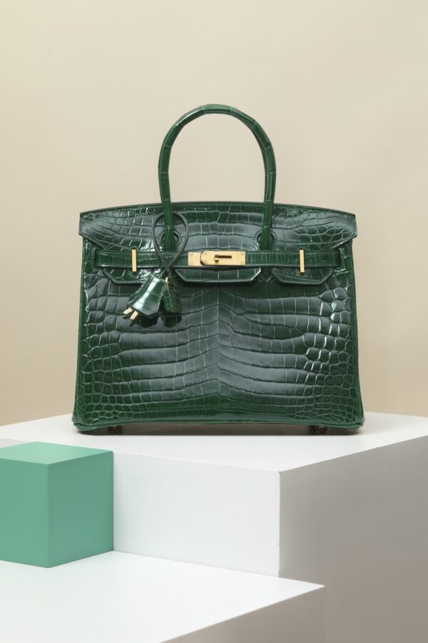 Hermès Birkin 30 Emerald Green Shiny Alligator with Gold Hardware - Image 9