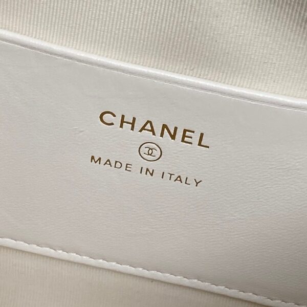 Chanel Quilted Vanity Case - Image 4
