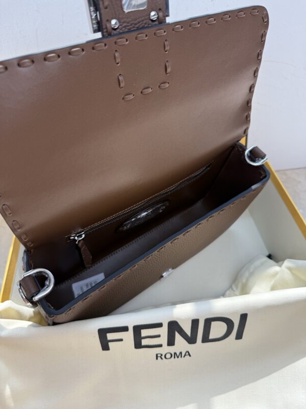 Fendi Baguette Medium in Brown Cuoio Romano Leather - Image 3