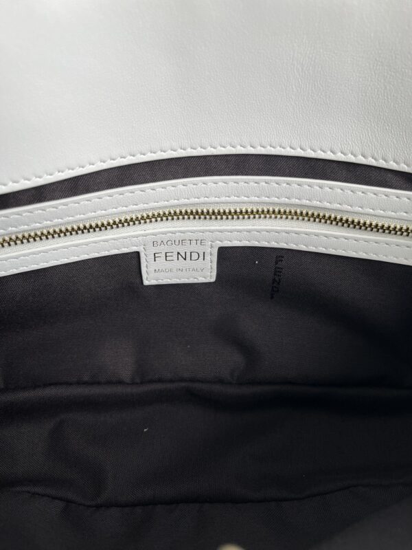 Fendi Baguette - Image 4