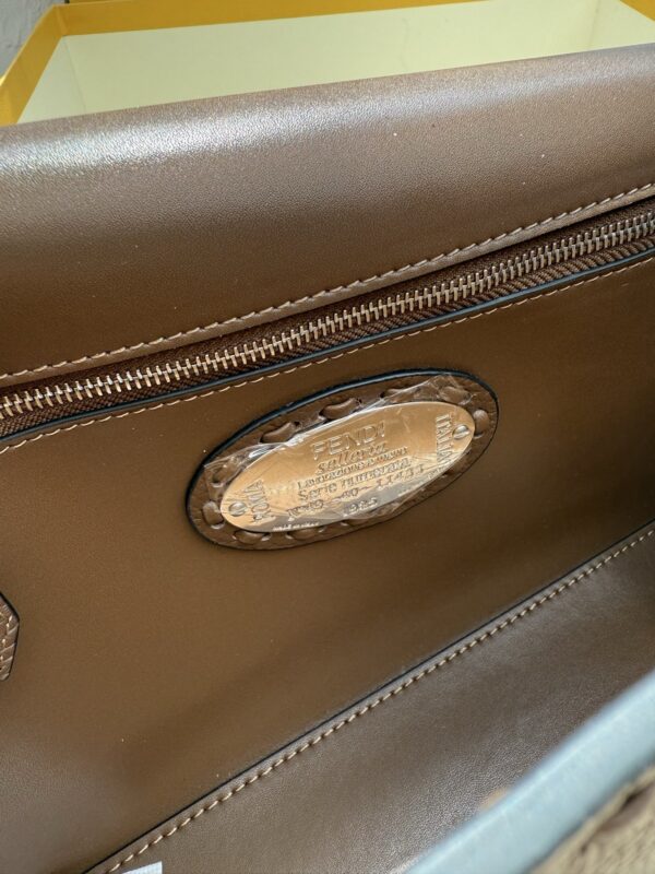 Fendi Baguette Medium in Brown Cuoio Romano Leather - Image 2