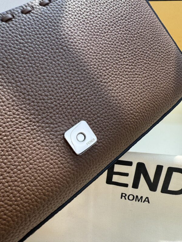 Fendi Baguette Medium in Brown Cuoio Romano Leather - Image 4