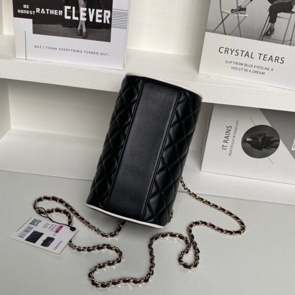 Chanel Quilted Vanity Case - Image 5