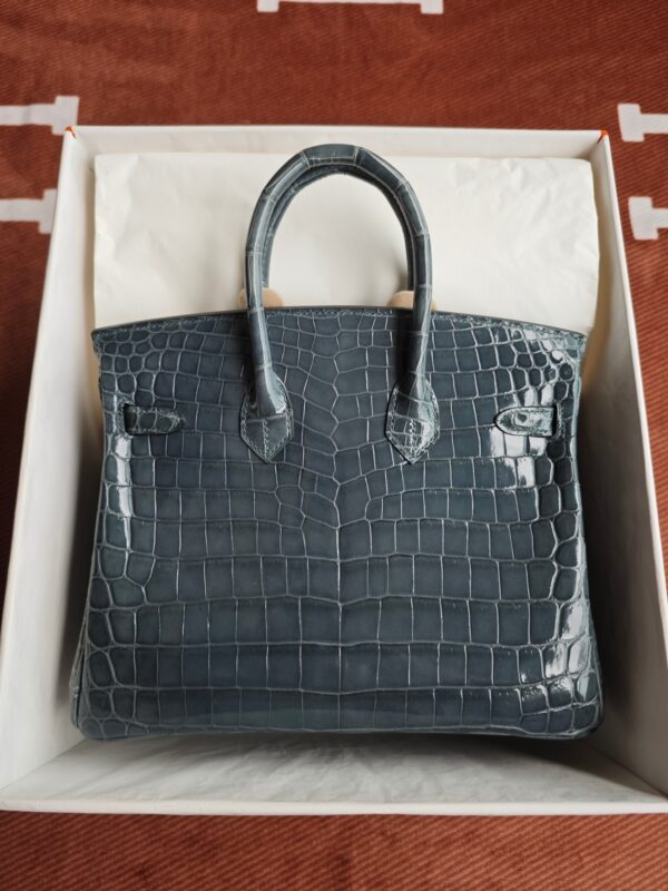 Hermès Birkin 25 Bleu de Nuit Shiny Porosus Crocodile with Gold Hardware - Image 3