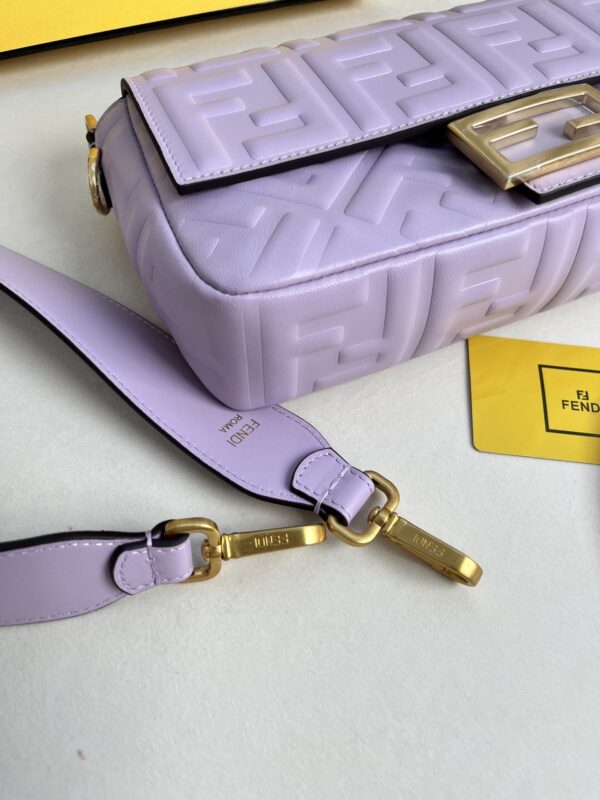 Fendi Baguette Medium in Lilac Embossed Leather - Image 6