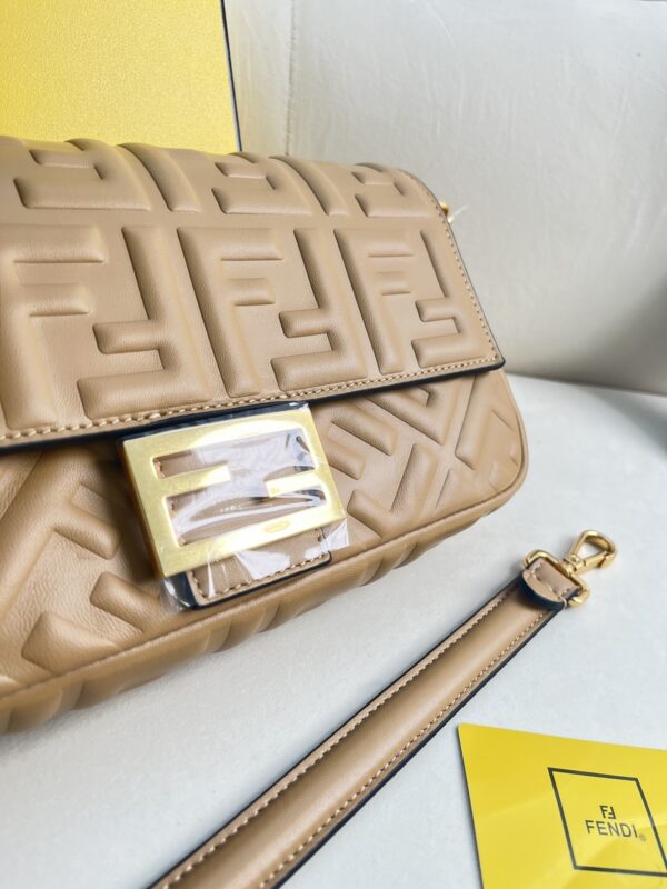 Fendi Baguette - Image 9