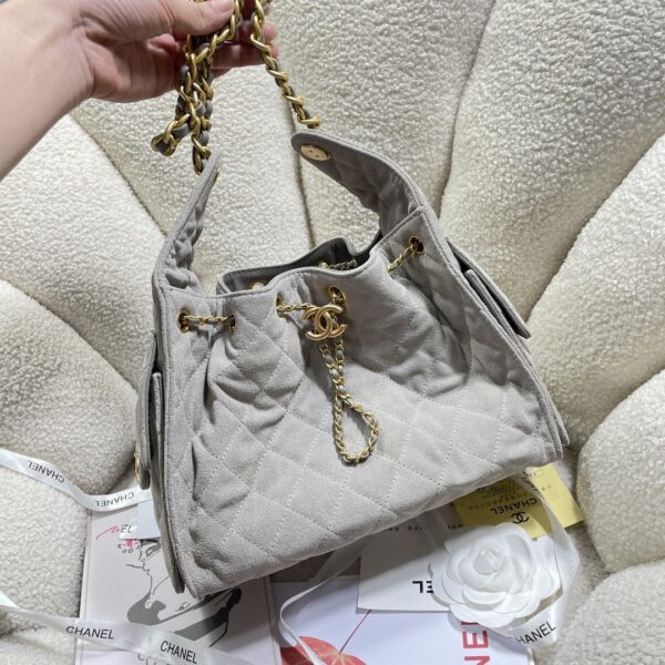 Chanel 22 Handbag in Taupe Suede - Image 9