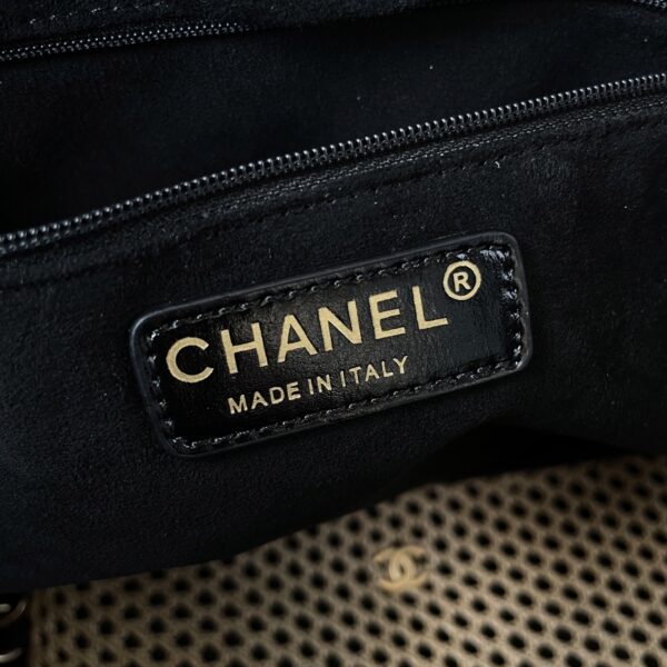 Chanel Deauville Tote in Raffia and Calfskin - Image 5