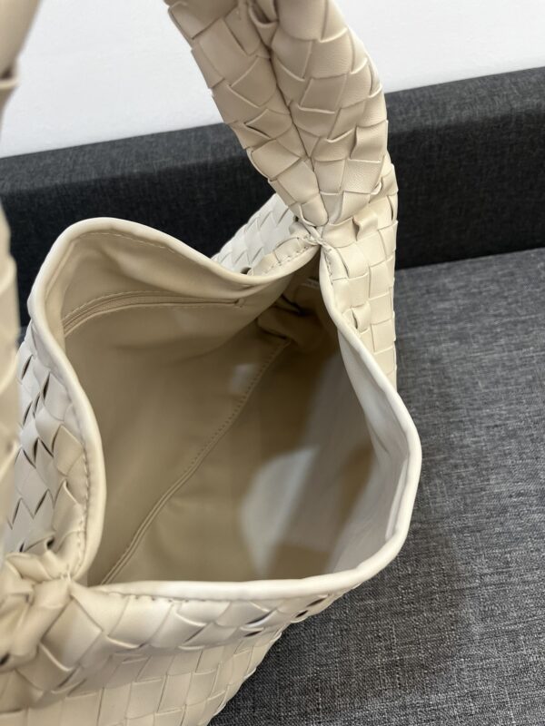 Bottega Veneta Large Hop Handbag - Image 8