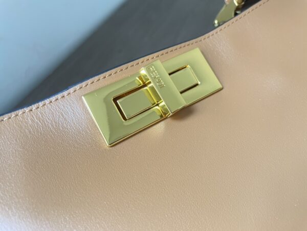 Fendi Peekaboo ISeeU Medium - Image 6