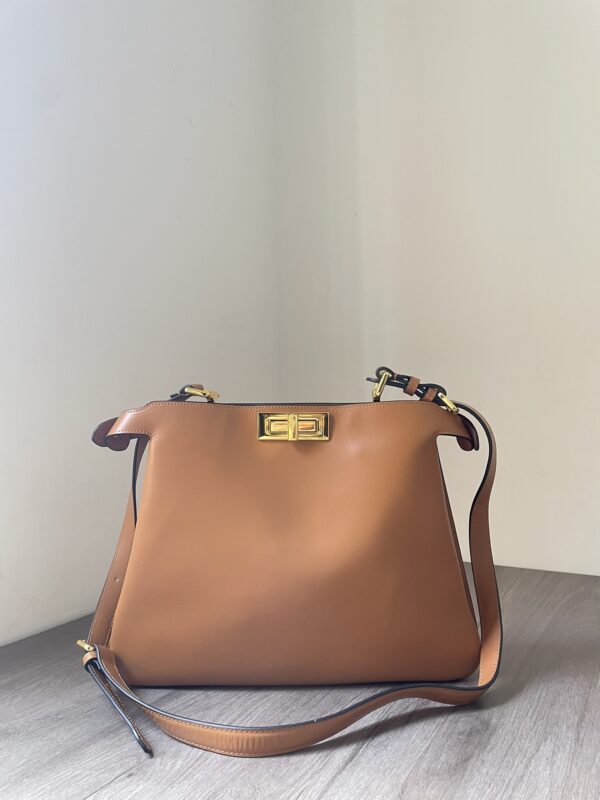 Fendi Peekaboo ISeeU Medium