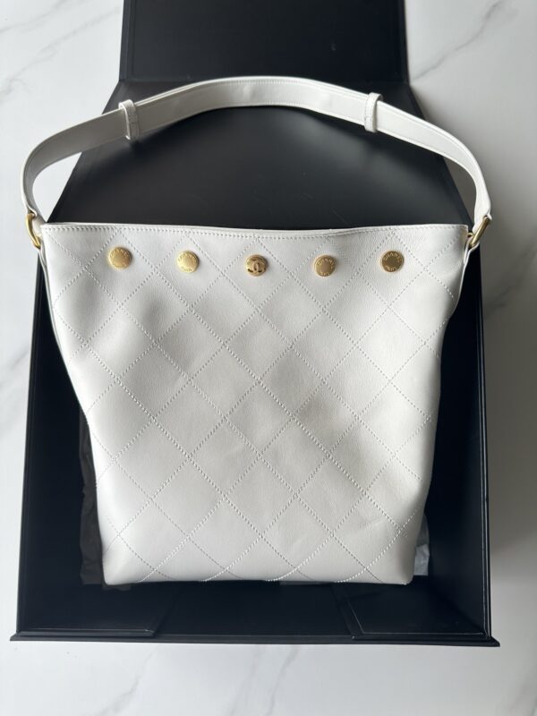 Chanel 22 Handbag in White Calfskin - Image 9