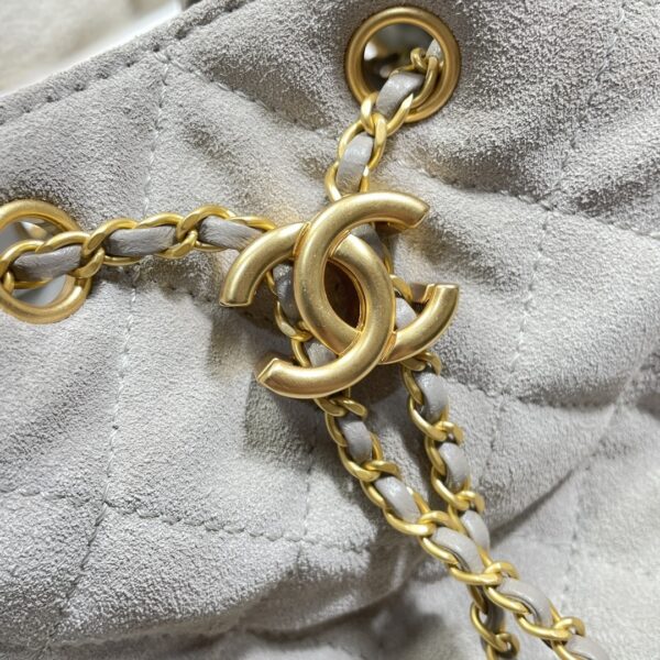 Chanel 22 Handbag in Taupe Suede - Image 5