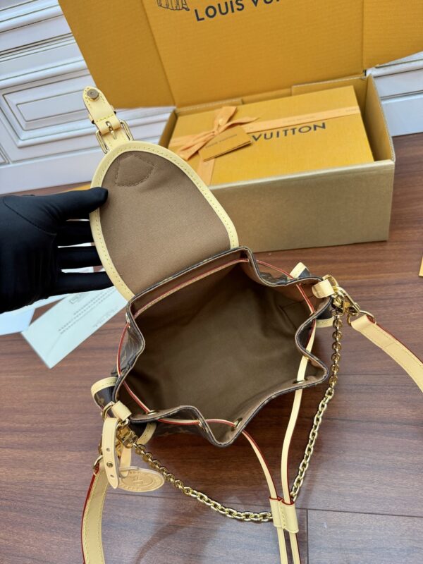Louis Vuitton Coussin