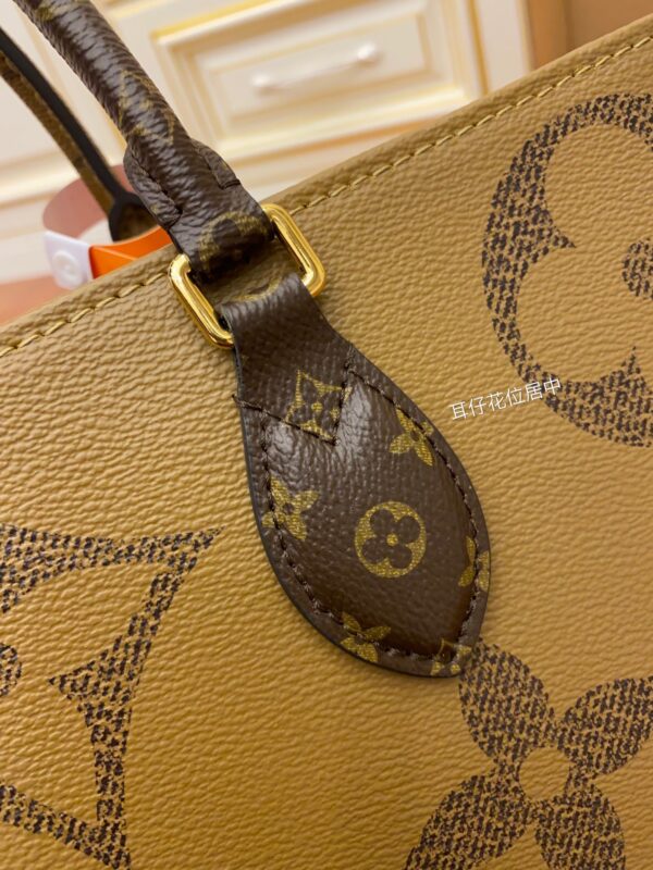 Louis Vuitton OnTheGo GM Monogram Giant Canvas - Image 9