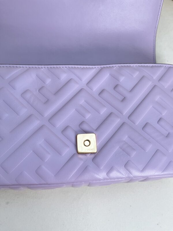 Fendi Baguette Medium in Lilac Embossed Leather - Image 4