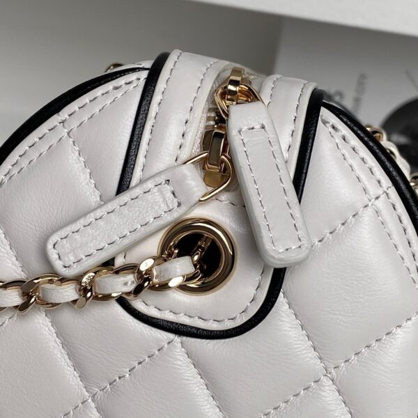 Chanel Quilted Vanity Case - Image 5