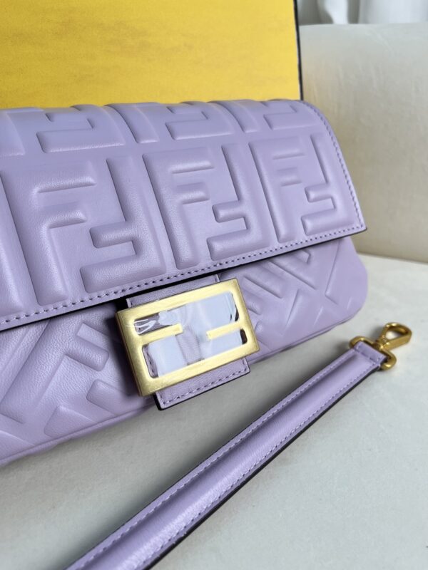 Fendi Baguette Medium in Lilac Embossed Leather - Image 8