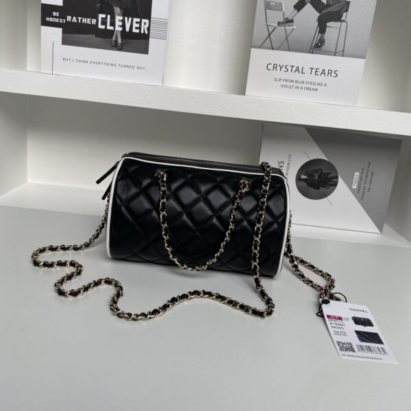 Chanel Quilted Vanity Case - Image 8