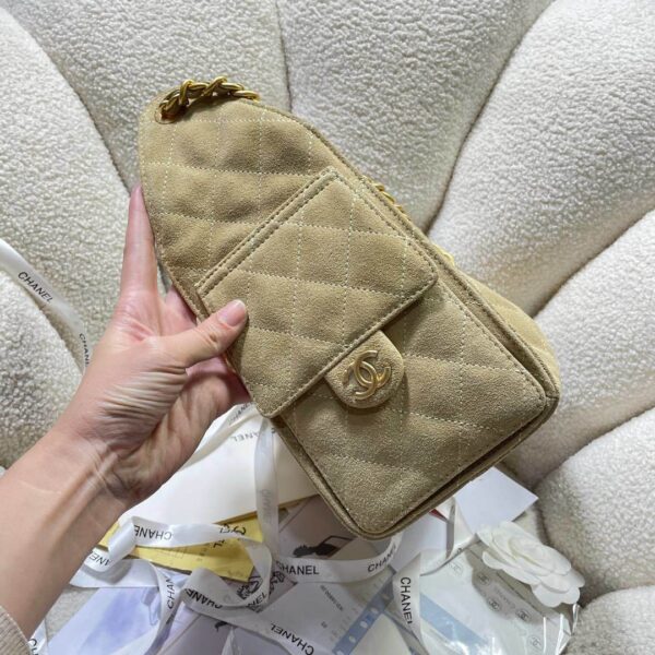 Chanel 22 Handbag in Caramel Shearling - Image 7