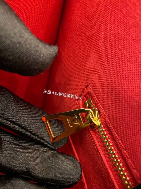 Louis Vuitton OnTheGo GM Monogram Giant Canvas - Image 2