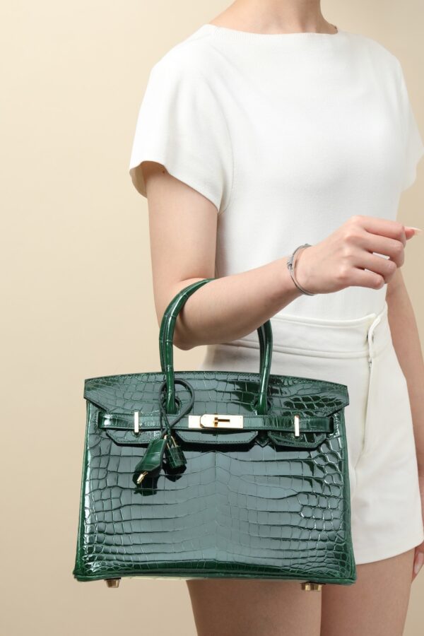 Hermès Birkin 30 Emerald Green Shiny Alligator with Gold Hardware - Image 7